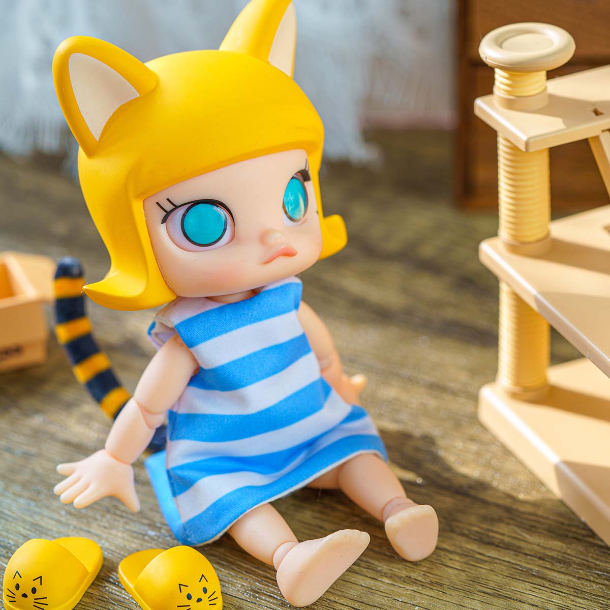  MOLLY Cat In The Box Action Figure